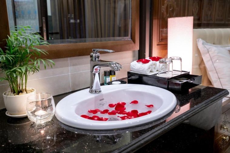 Executive Double Mountain View